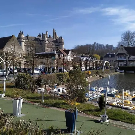 Vintage Avec Vue Sur Le Chateau * Pierrefonds